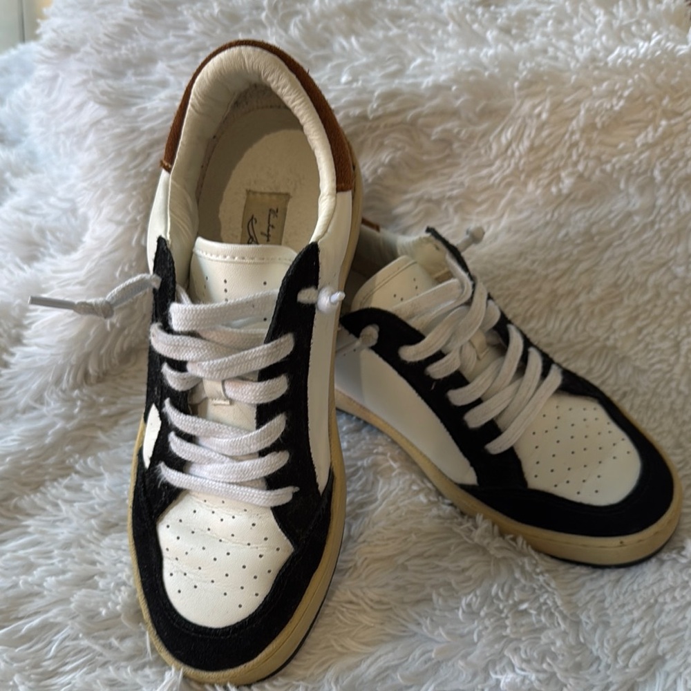 Vintage Havana Sneakers Size 7